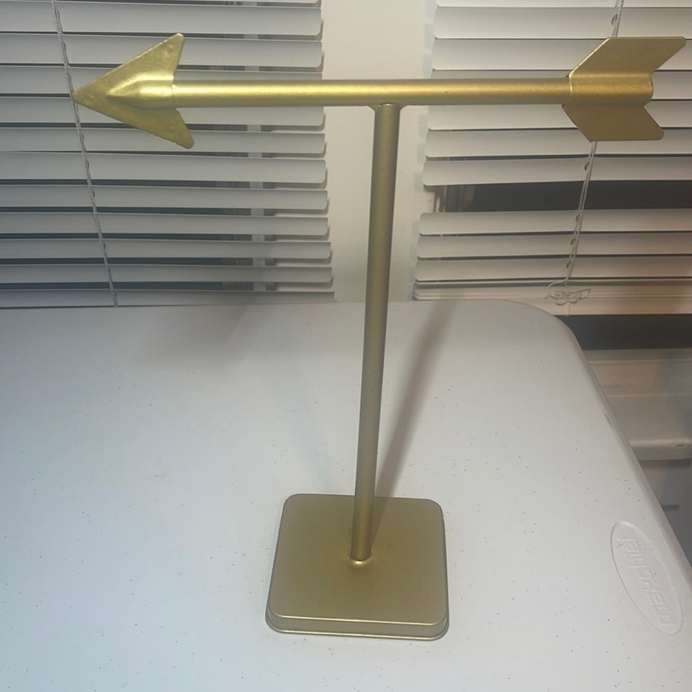 Arrow necklace holder